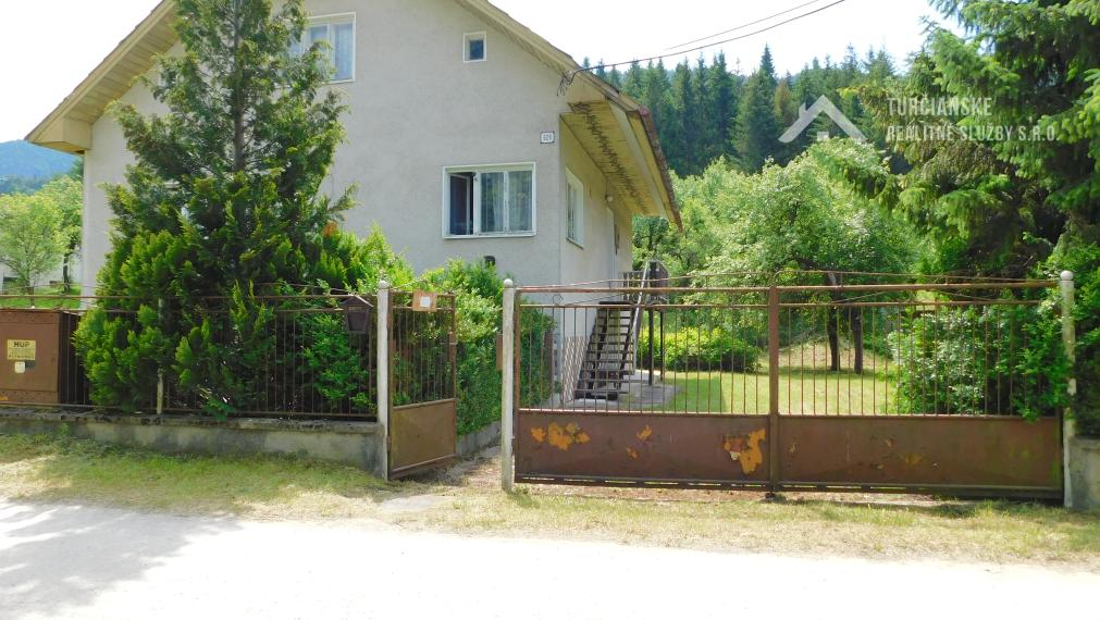 Rodinný dom s veľkým pozemkom vhodný na investíciu v Terchovej