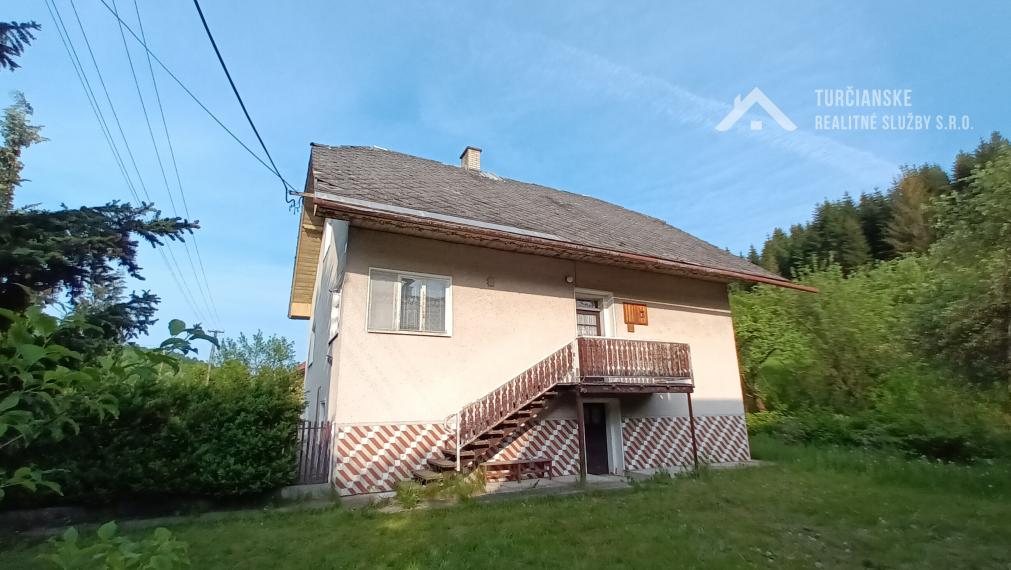 Rodinný dom s veľkým pozemkom vhodný na investíciu v Terchovej