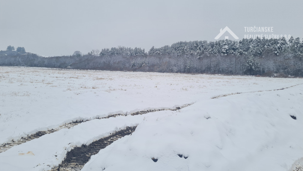 pozemok Valča