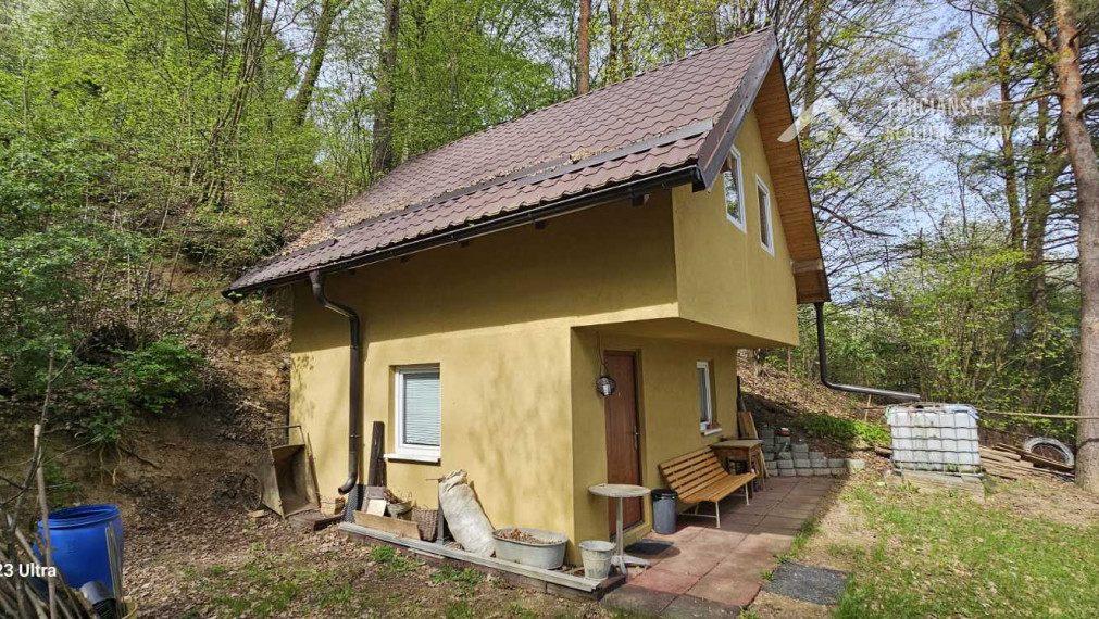 Chata v blízkosti sídliska Záturčie