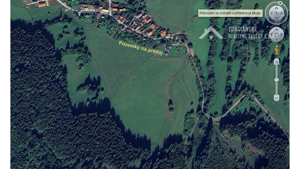 Slnečný zaujímavý stavebný pozemok pri Martine