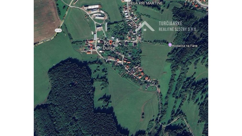 Slnečný zaujímavý stavebný pozemok pri Martine