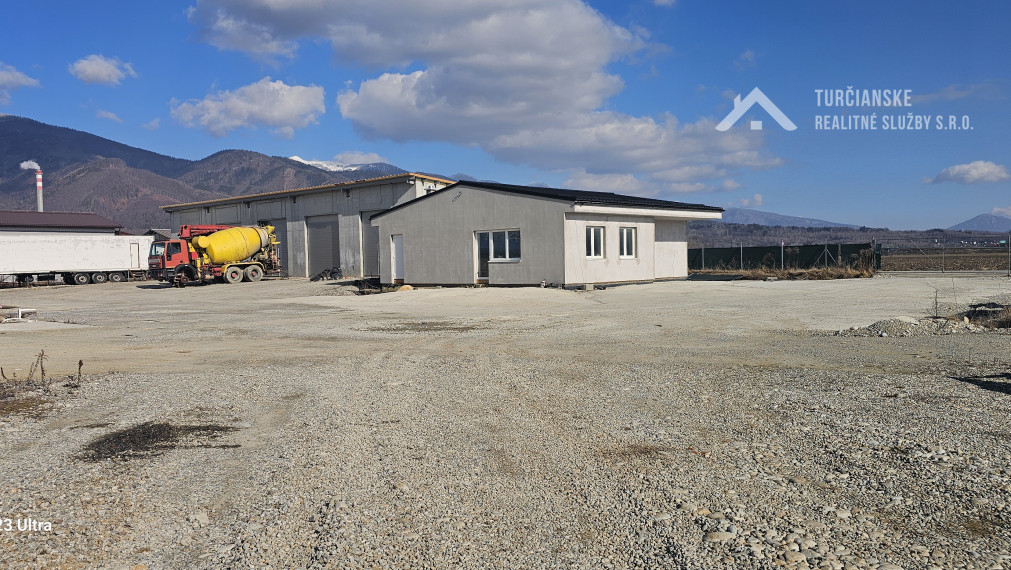 Pozemok, garáž a zázemie