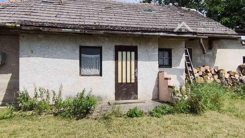 Predstavte si život v Keviciach: Šarmantná chalupa čaká na váš príbeh!