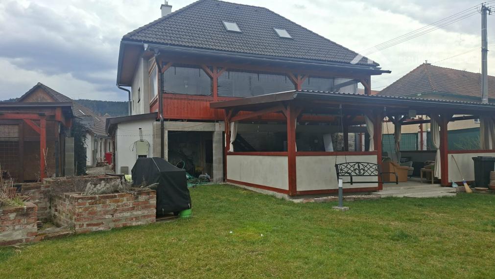 🏡 BÝVANIE S PRIESTOROM A DUŠOU – DOM V OBCI HÁJ (1134 m²) 🏡