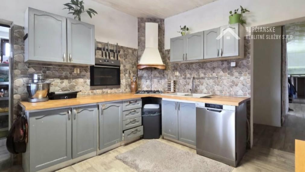 🏡 BÝVANIE S PRIESTOROM A DUŠOU – DOM V OBCI HÁJ (1134 m²) 🏡