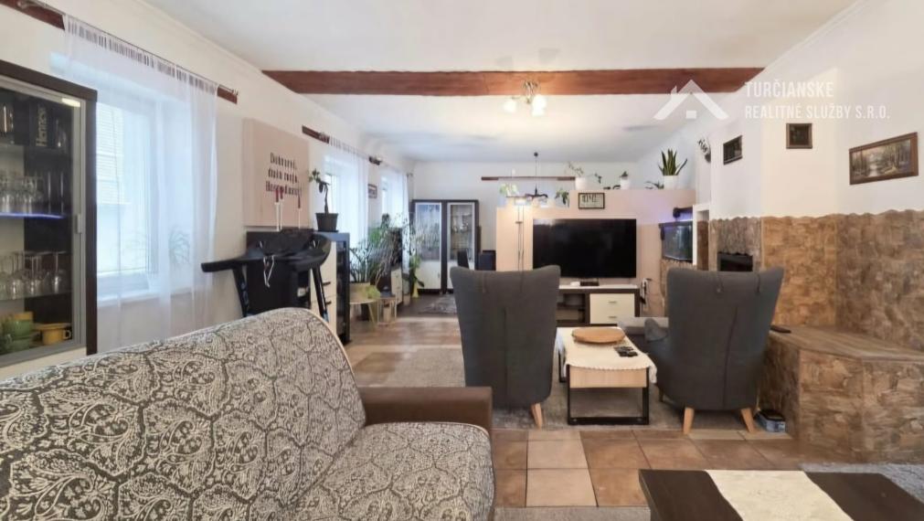 🏡 BÝVANIE S PRIESTOROM A DUŠOU – DOM V OBCI HÁJ (1134 m²) 🏡