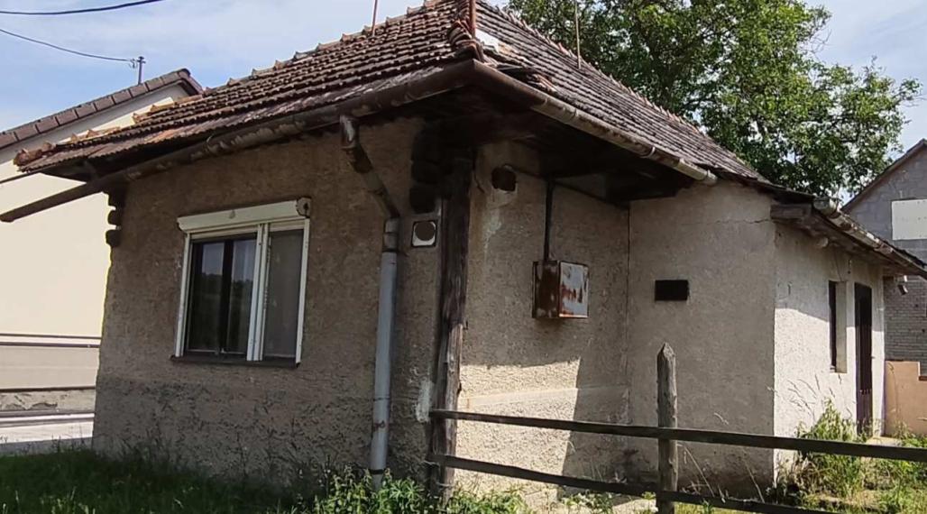 Predstavte si život v Keviciach: Šarmantná chalupa čaká na váš príbeh!