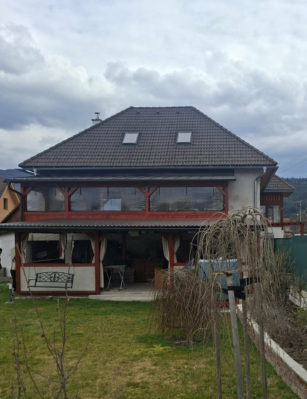🏡 BÝVANIE S PRIESTOROM A DUŠOU – DOM V OBCI HÁJ (1134 m²) 🏡