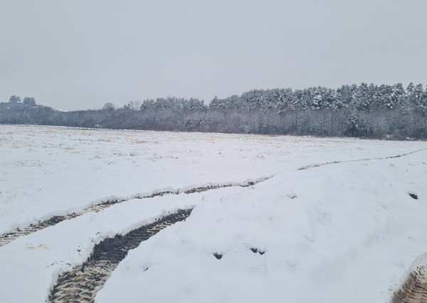 pozemok Valča