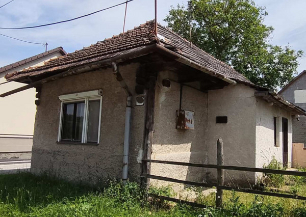 Predstavte si život v Keviciach: Šarmantná chalupa čaká na váš príbeh!