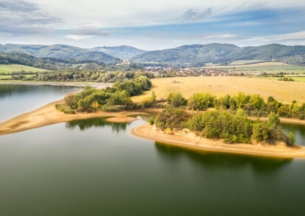Rekreačný dom na brehu jazera Ružiná časť Divín